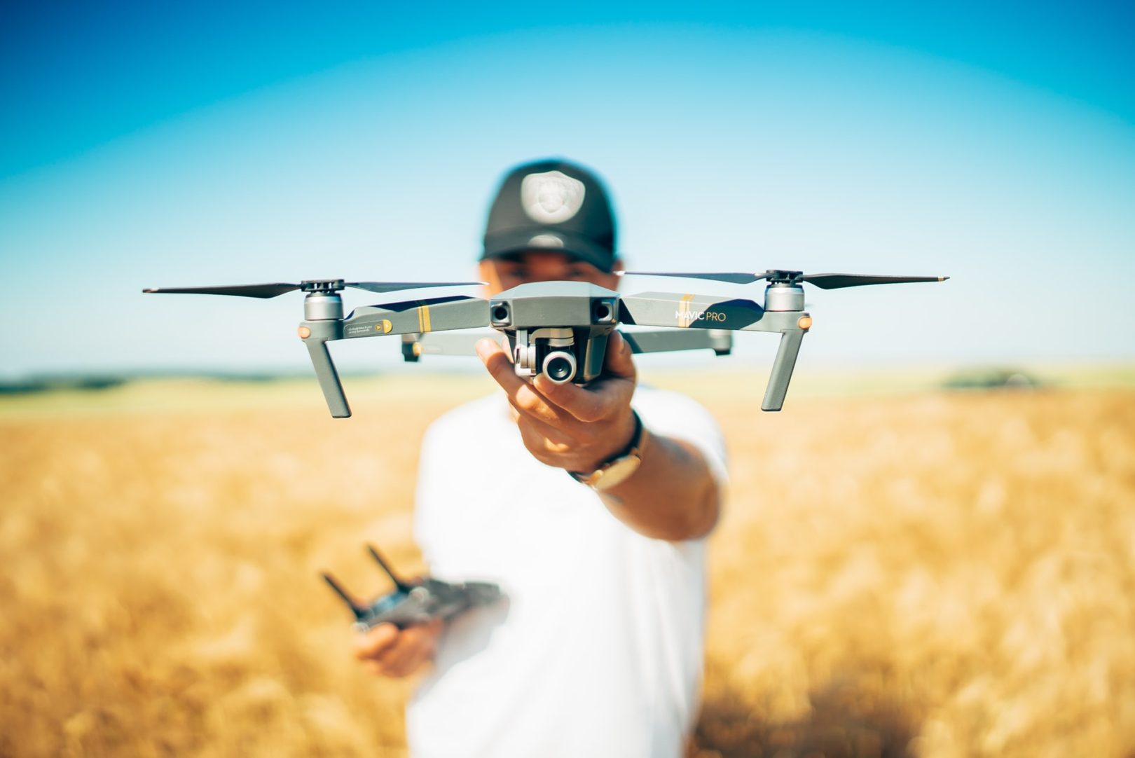 O que você precisa saber sobre o uso de drones na agricultura. Foto/Reprodução: david henrichs no Unsplash